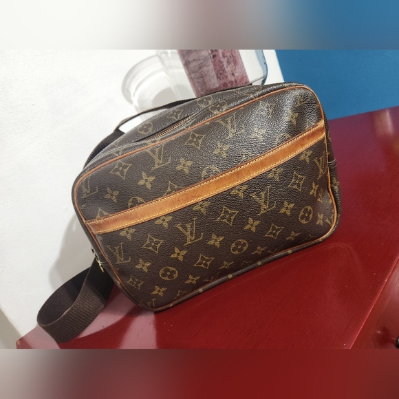 Louis Vuitton Reporter GM Monogram Canvas Messenger Bag - Picture 2 of 15